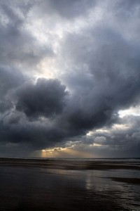 Nuages gris foncé