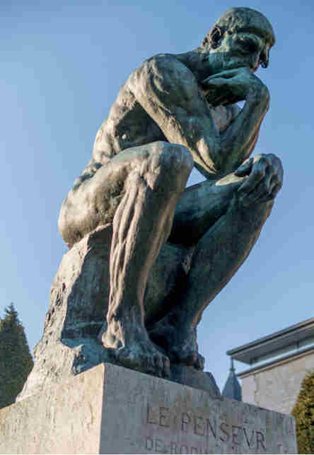 Sculpture de bronze d'un homme assis qui réfléchit. 'Le Penseur' d'Auguste Rodin, 1881-1882, Musée Rodin, Paris, France