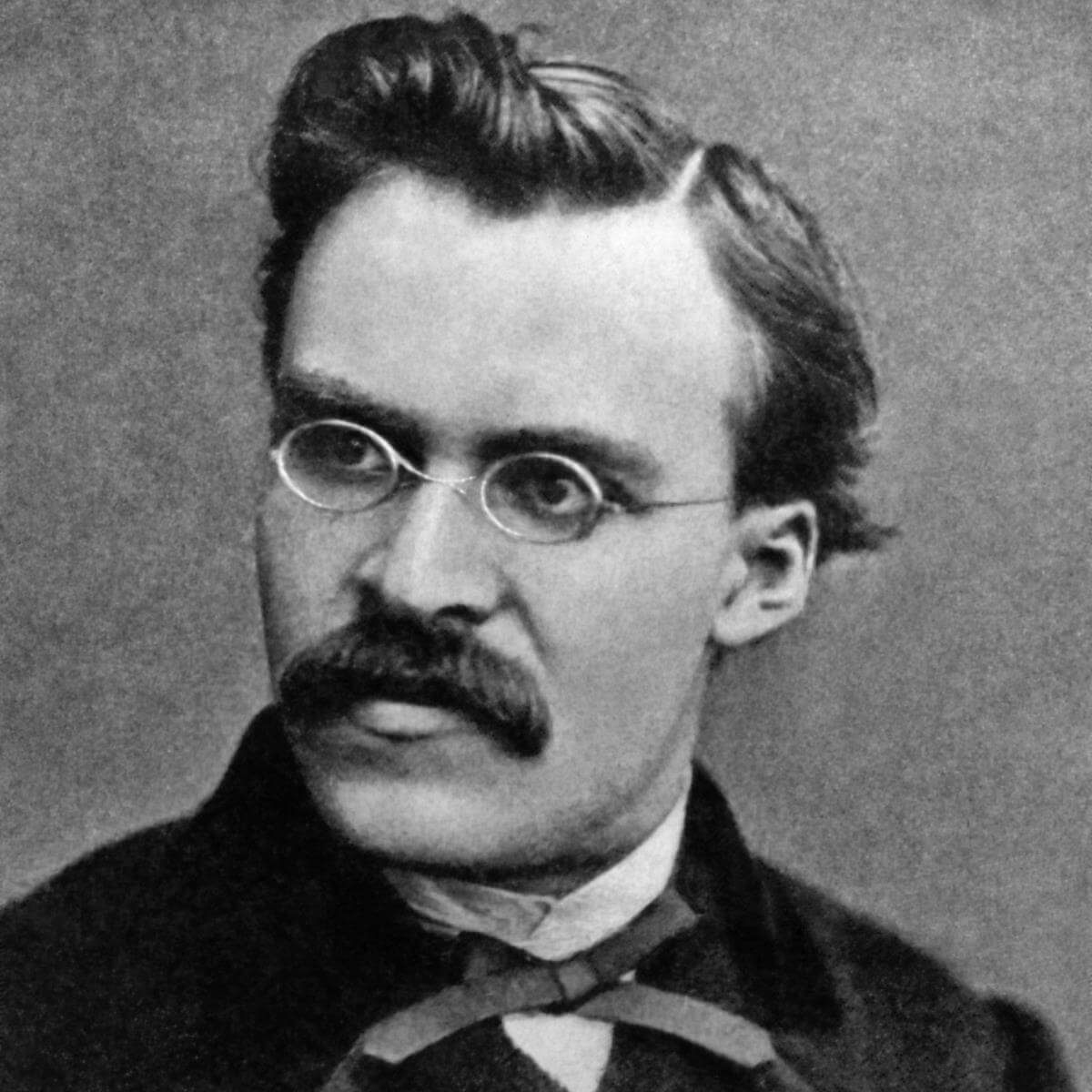 Photo de F. Nietzsche dans la trentaine