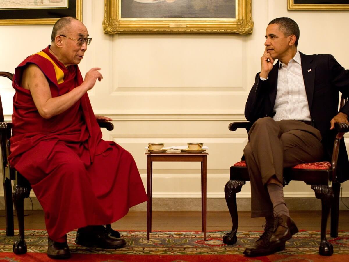 Le Dalaï-Lama discute avec Barack Obama