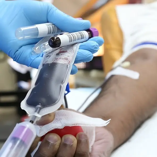 Photo du bras d'un donneur de sang