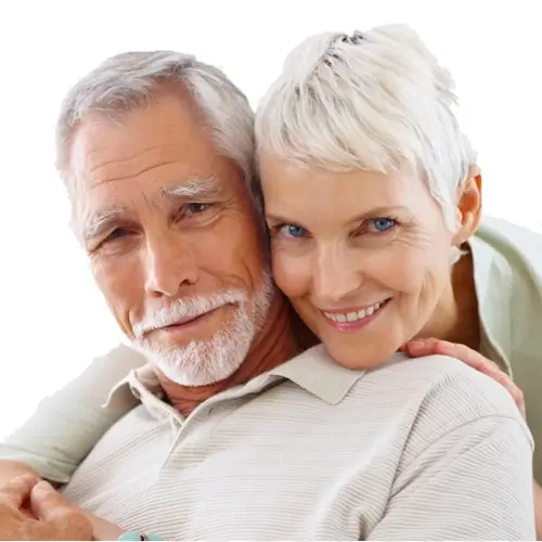 Un couple souriant dans la cinquantaine